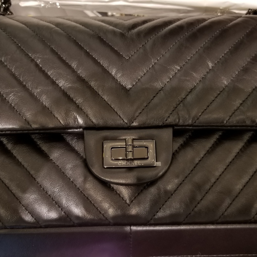 CHANEL So Black 2.55 Reissue size 226
